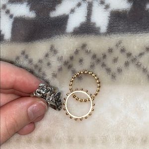 Two gold and two silver rings!